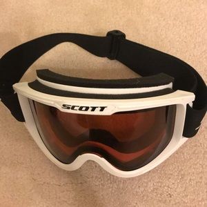White Ski goggles